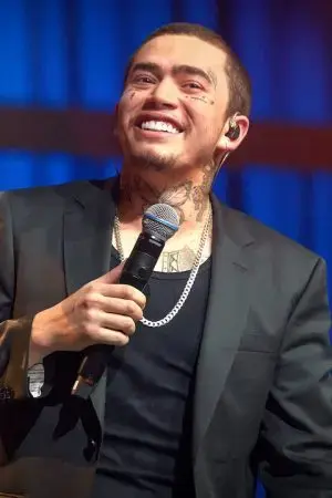 Bên Kia Rừng Thông